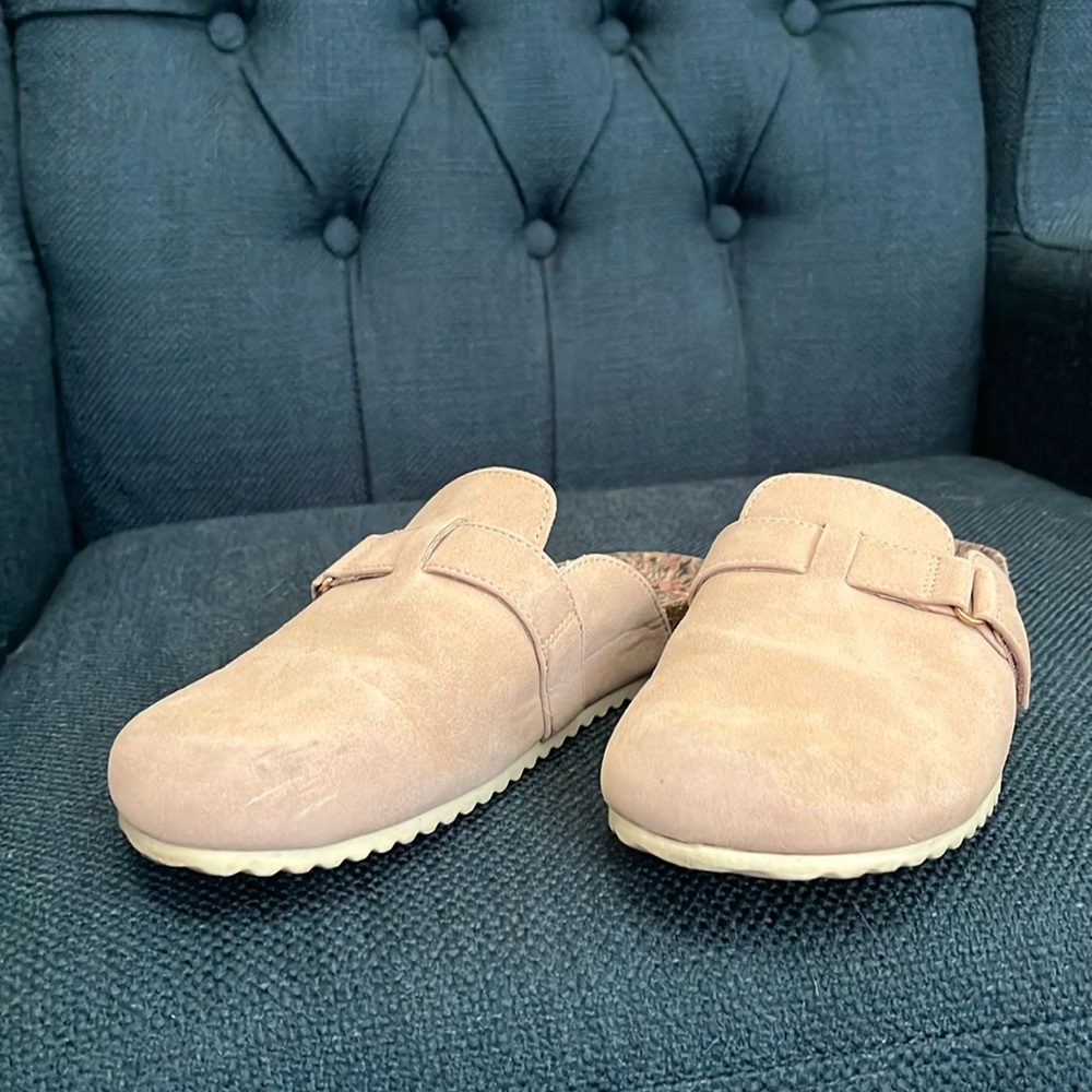 Girl’s mules